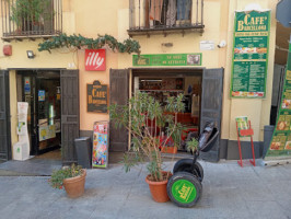 Cafe Barcellona outside