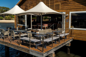 18 Footers Bar, Restaurant Cafe outside