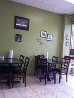 Wise Guys Pizza Cafe inside