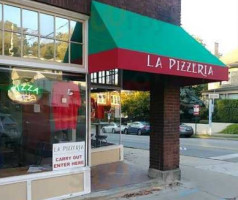La Pizzeria Little Italy outside