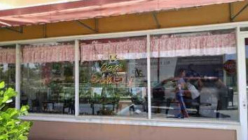 Moulin Rose Cake And Bakery Shop outside