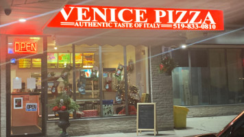 Pizza Venezia outside