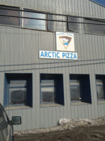 Arctic Pizza outside