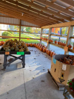 Mohr's Farmers Market outside