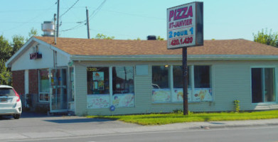 Pizza St-Janvier outside