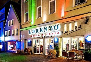Pizza Bar Lorenzo outside