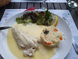 Guinguette Du Moulin De La Boire food