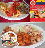 Rojos Mariscos Aves Y Carnes food