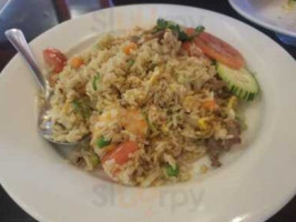 Yaya's Thai Restaurant And Sushi Bar food