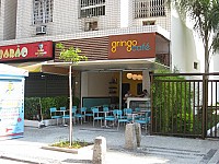Gringo Café people