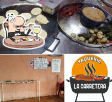 Taquería La Carretera food