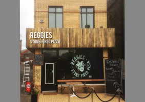 Reggies Stone Fired Pizza inside