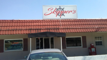 Skipper's Cafe outside