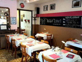 Le Café Des Amis Restaurant, Bar, Pmu food