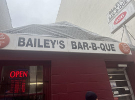 Bailey's Barbeque food