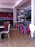 Larcy's Cupcakery Cafe inside
