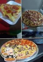 Pizzas Y Calzony Pauly food