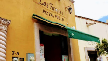 Los Faroles Pizza Y Pollo outside