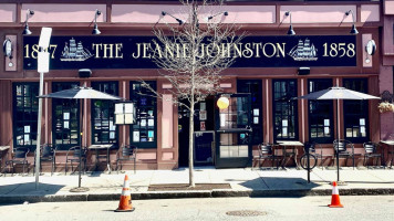 Jeanie Johnston Pub Grill inside
