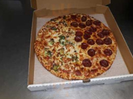 Pete's Pizza food