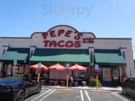 Pepe's Tacos outside