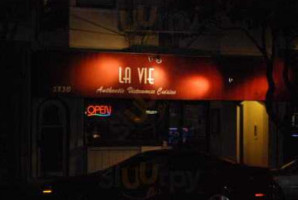 LA Vie Vietnamese Restaurant outside