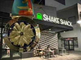 Shake Shack Mary Brickell Village food