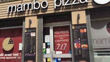 Mambo pizza outside