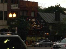 Eat-a-pita outside