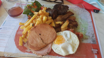 Restaurant des Pyrenees food