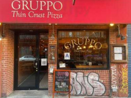 Gruppo Nycthincrust Pizza East Village outside