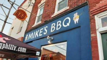 Mike's Bbq food
