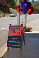 Binz Wines Tasting Room outside