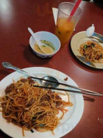 Ru Yi Noodle House food