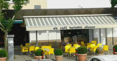 Eiscafe Bertolini outside