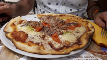 Pizza La Frontiere food