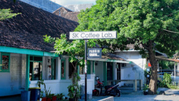 Sk Coffee Lab. outside