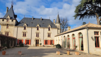 Château De Pressac outside