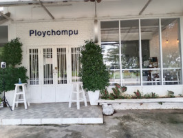 Ploychompu Café food
