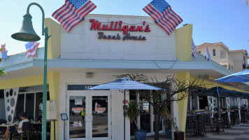 Mulligan’s Beach House Grill Lauderdale-by-sea outside