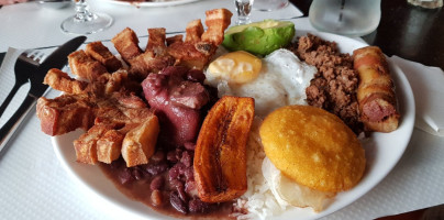 La Barra Latina food