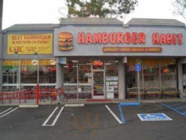 Hamburger Habit outside