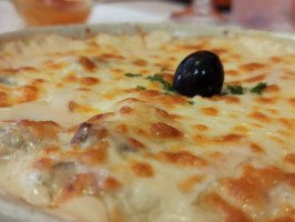 Dewal Divina Pizzaria food
