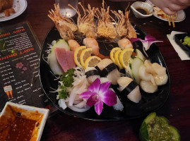 Hon Machi Sushi Cocktails food
