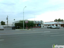 Bosa Donuts outside