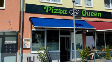 Pizza Milano outside