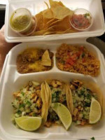 Trillo's Street Tacos food