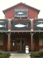 Mitchell's Fish Market inside