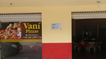 Vani Pizzas outside