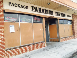 Paradise Tavern outside